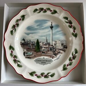 Wedgwood 1981 Queen's Ware Christmas Plate